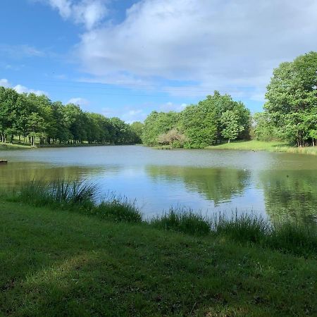 Camping Les Petites Minaudieres Hotell Saint-Sauveur  Exteriör bild