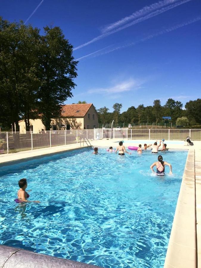 Camping Les Petites Minaudieres Hotell Saint-Sauveur  Exteriör bild