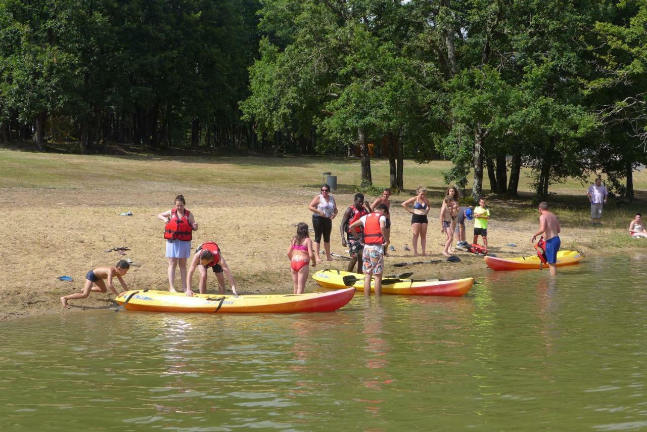 Camping Les Petites Minaudieres Hotell Saint-Sauveur  Exteriör bild