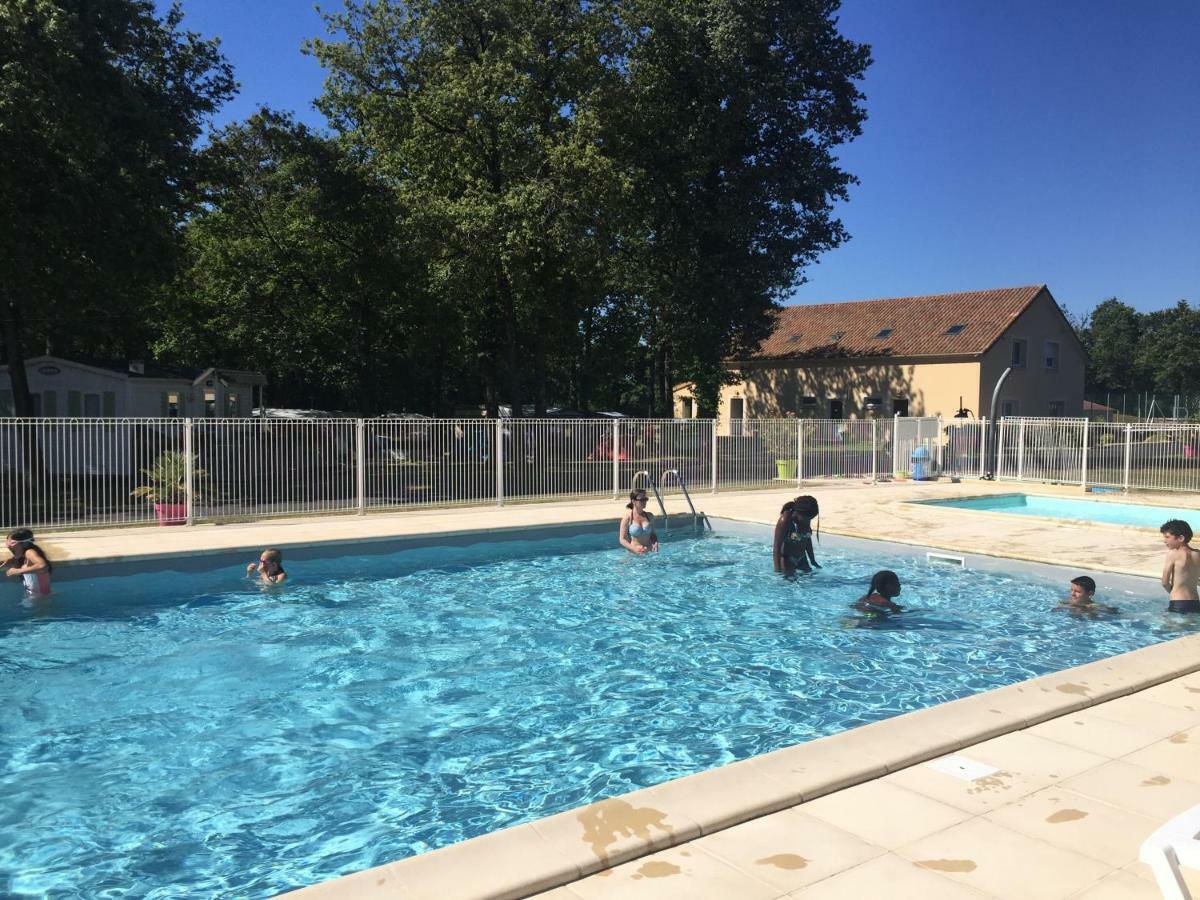 Camping Les Petites Minaudieres Hotell Saint-Sauveur  Exteriör bild