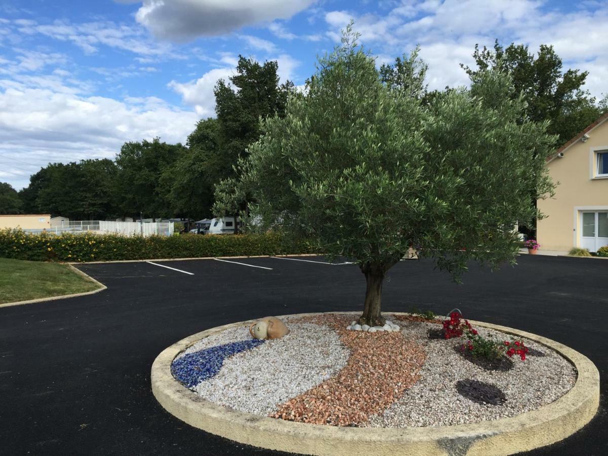 Camping Les Petites Minaudieres Hotell Saint-Sauveur  Exteriör bild