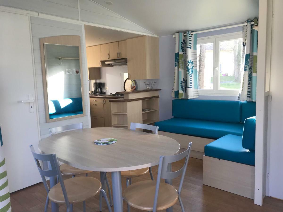 Camping Les Petites Minaudieres Hotell Saint-Sauveur  Exteriör bild